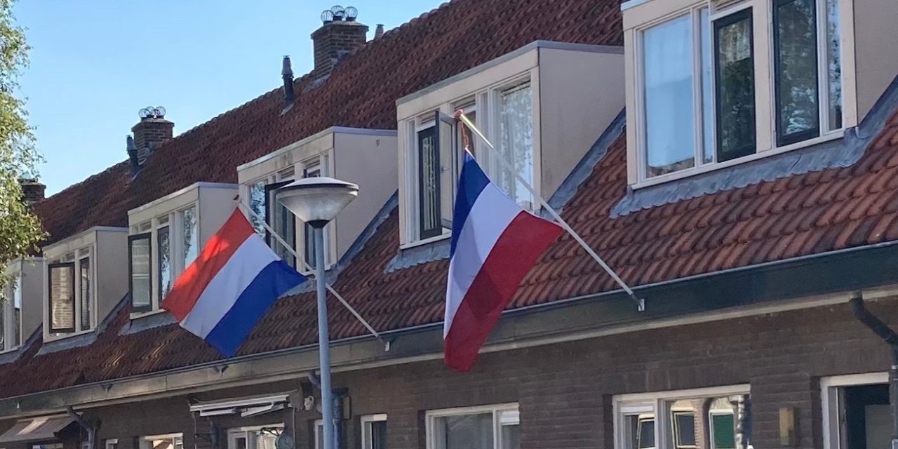 Een mediastorm over (omgedraaide) vlaggen